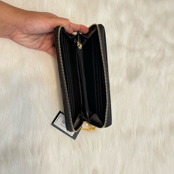 NWT bebe los angeles Womens Black Patent Clutch Wallet Dana Embossed Zipper - Picture 6 of 9